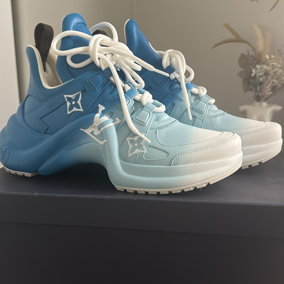 Authentic Louis Vuitton Calfskin LV Archlight Sneakers 39 - Picture 2 of 10